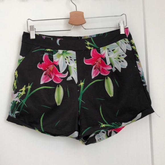 Floral high waisted shorts - Picture 1 of 3